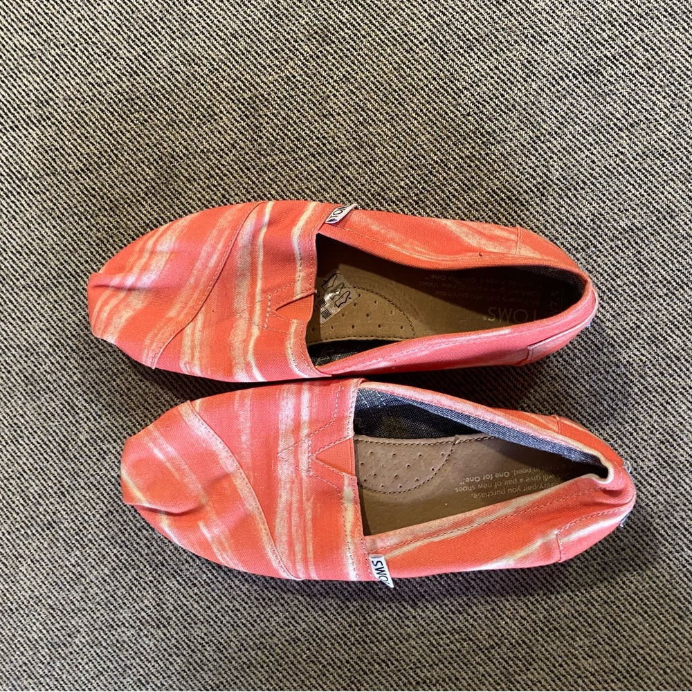 Tom’s women’s shoes like new size 8